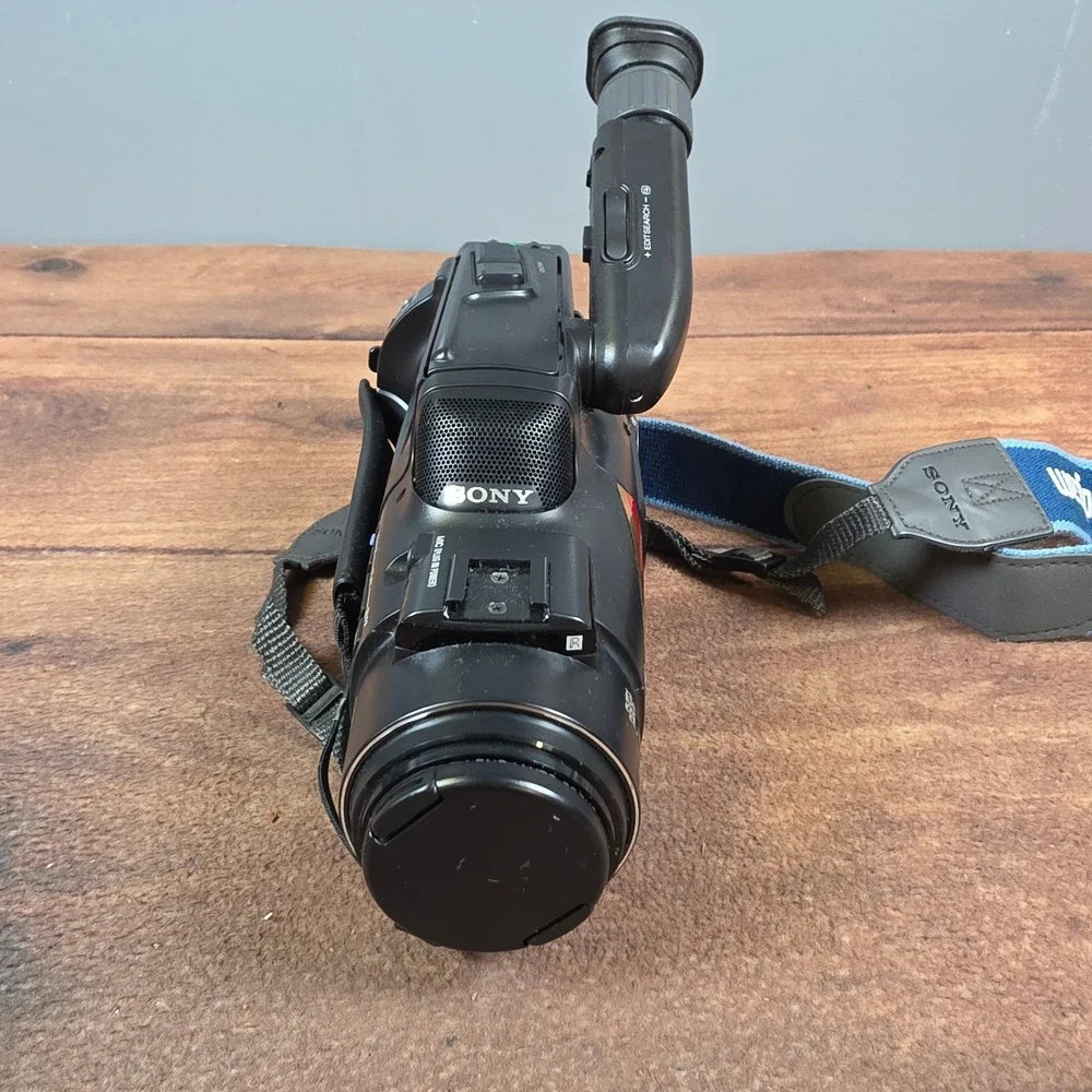 Sony Camcorder CCD-FX425 NTSC Black Fair Parts Repair Video 8 Handycam Bundle
